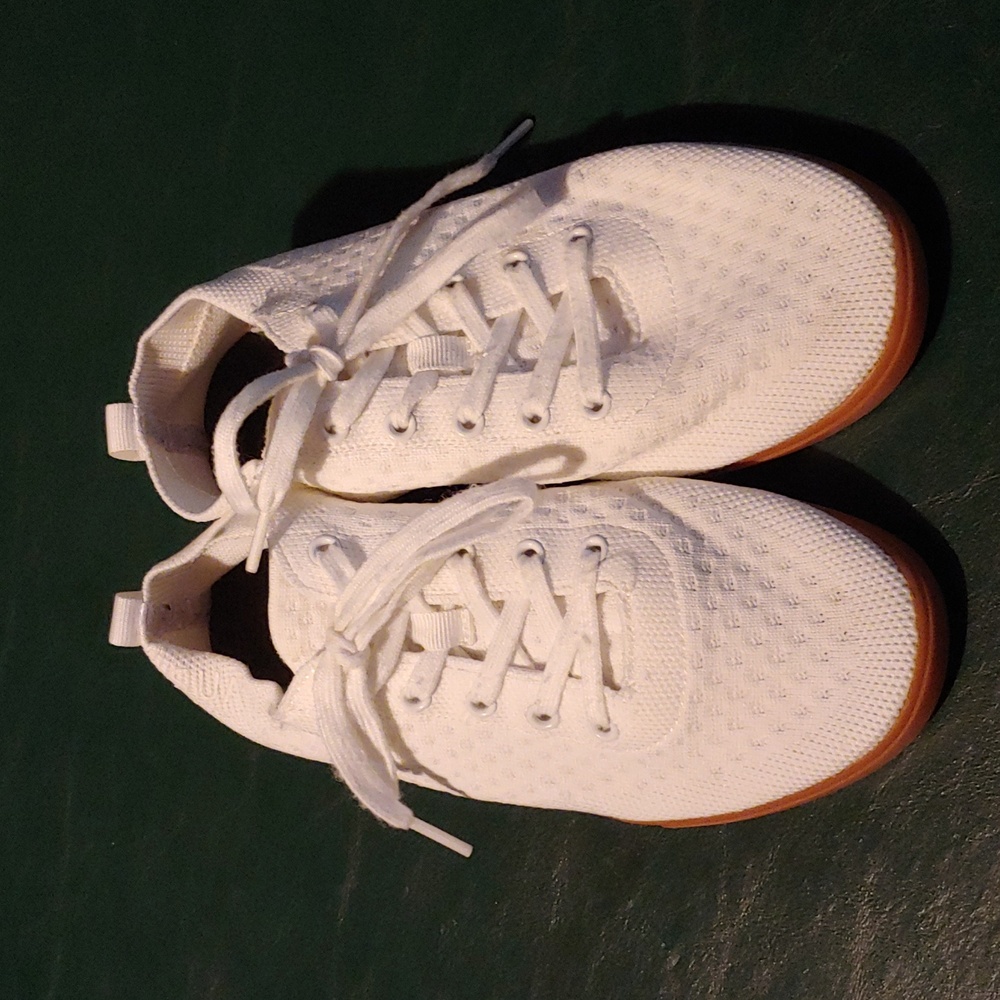 Suavs vThe Zilker" Knit White with Gum Sole Women's size 8